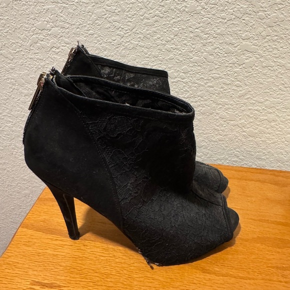 Elegant Black Lace Ankle Boots - Picture 1 of 3
